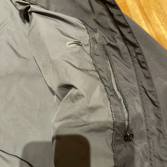 Lululemon Right As Rain Jacket nwot - Picture 5 of 6